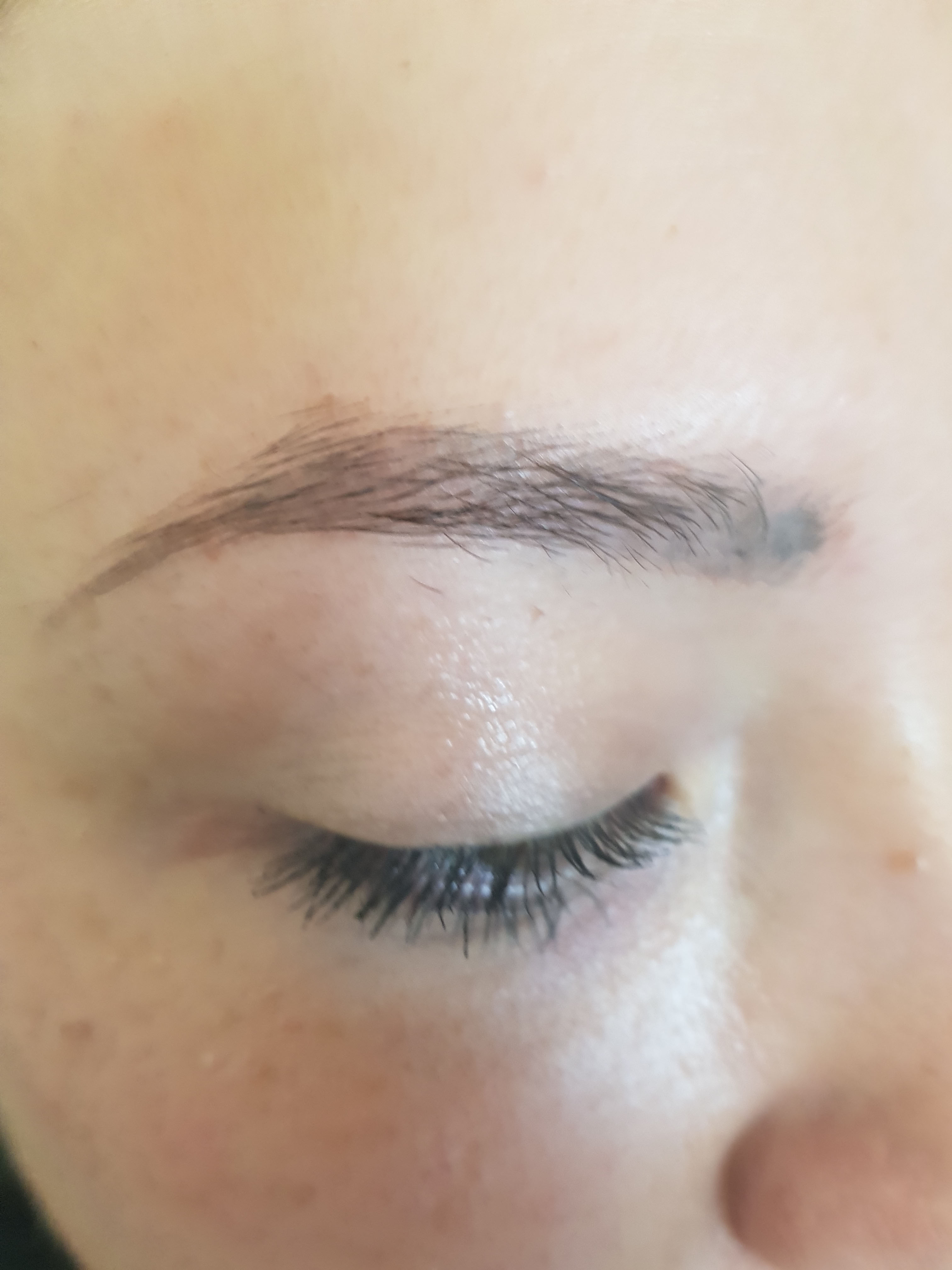 Microblading eye brow before
