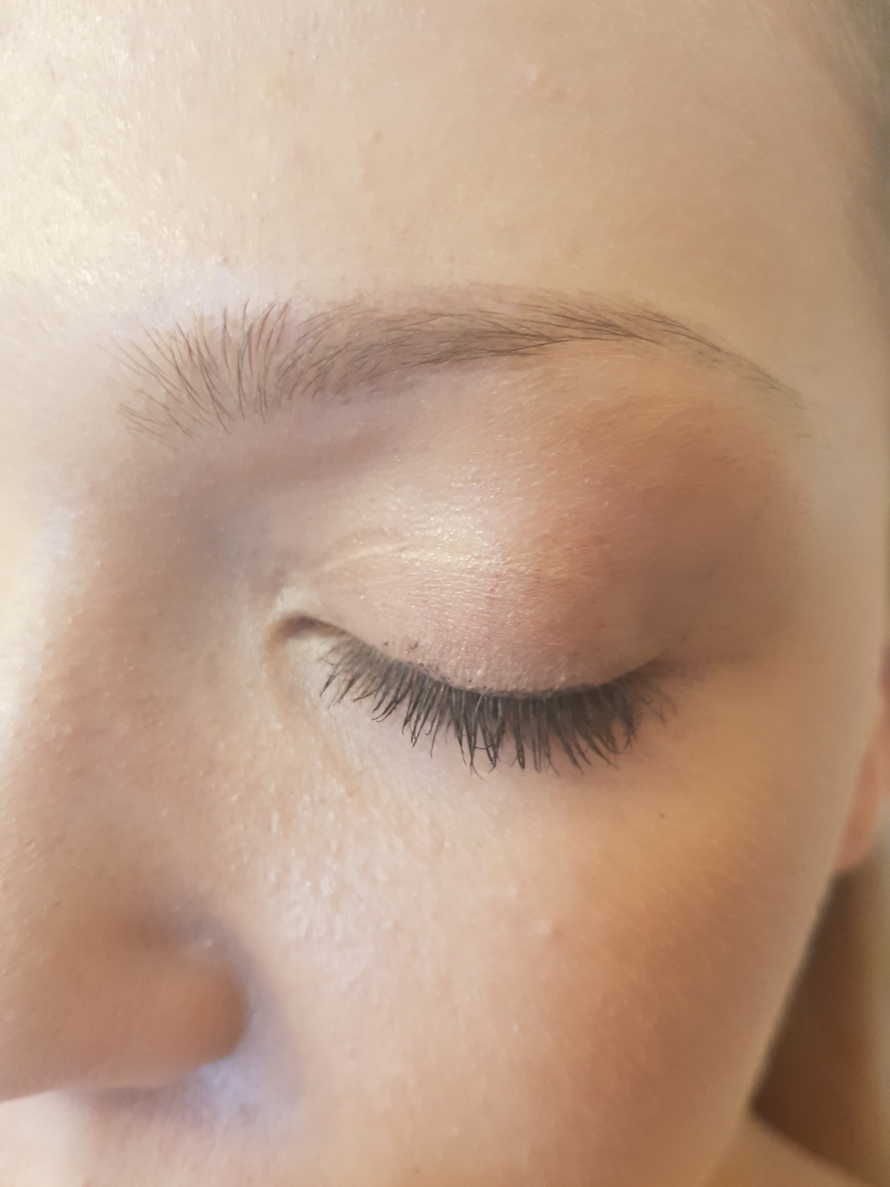 Microblading eye brow before